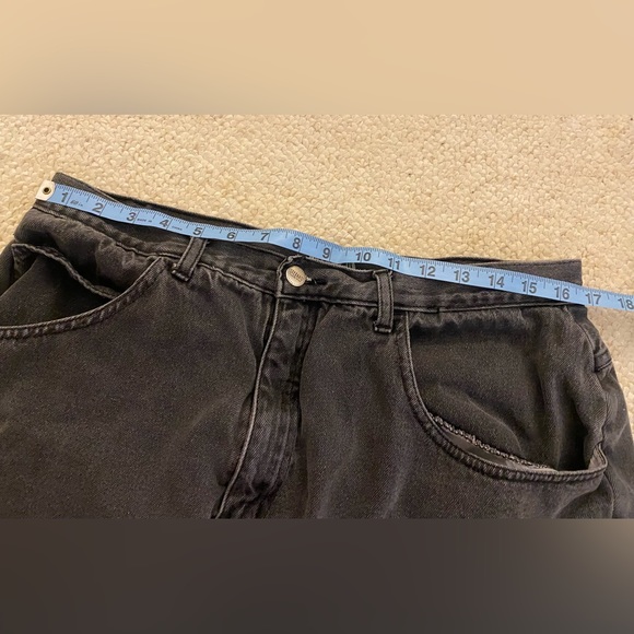 Vintage Stefano International High Waisted Black Cuffed Shorts fits Size 14 - Picture 2 of 3